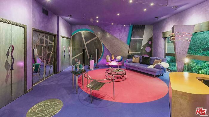 Wait, They Actually Listed These Hilariously Terrible Houses?