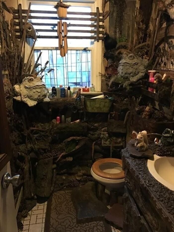 Wait, They Actually Listed These Hilariously Terrible Houses?