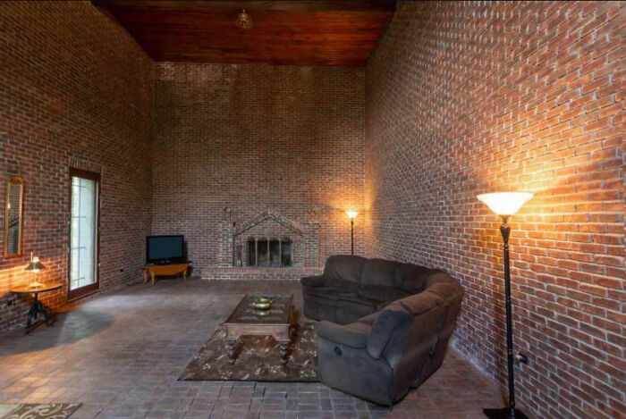Wait, They Actually Listed These Hilariously Terrible Houses?