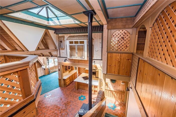 Wait, They Actually Listed These Hilariously Terrible Houses?