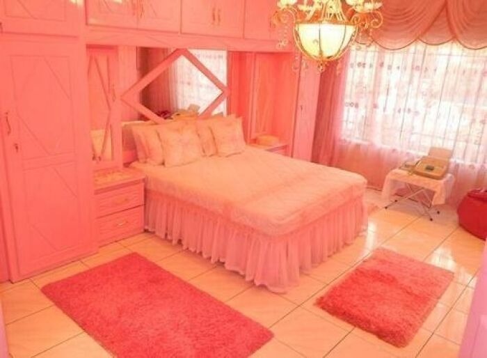 Wait, They Actually Listed These Hilariously Terrible Houses?