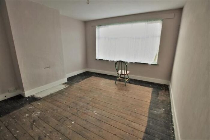 Wait, They Actually Listed These Hilariously Terrible Houses?