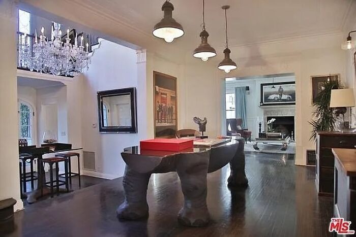 Wait, They Actually Listed These Hilariously Terrible Houses?