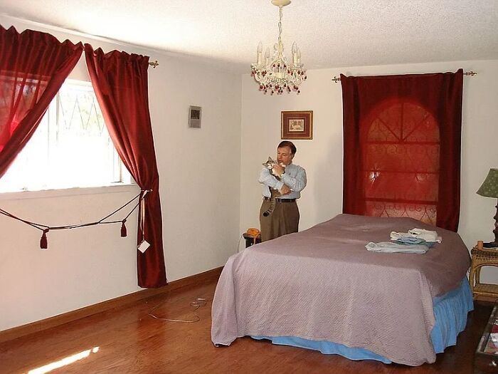 Wait, They Actually Listed These Hilariously Terrible Houses?