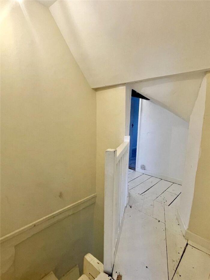 Wait, They Actually Listed These Hilariously Terrible Houses?