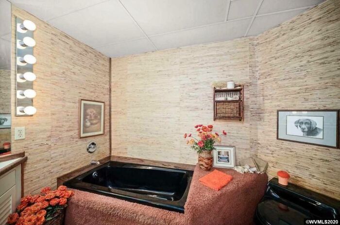 Wait, They Actually Listed These Hilariously Terrible Houses?