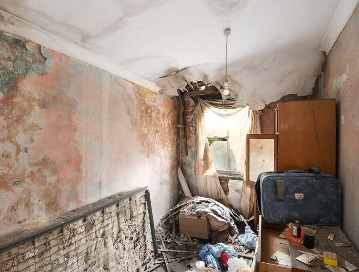 Wait, They Actually Listed These Hilariously Terrible Houses?