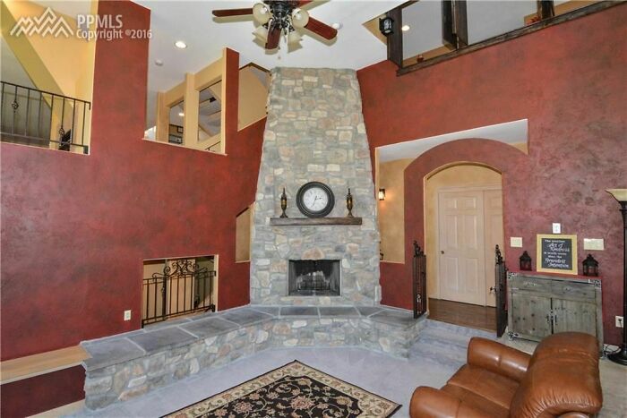 Wait, They Actually Listed These Hilariously Terrible Houses?
