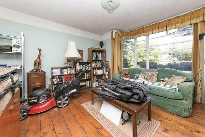 Wait, They Actually Listed These Hilariously Terrible Houses?