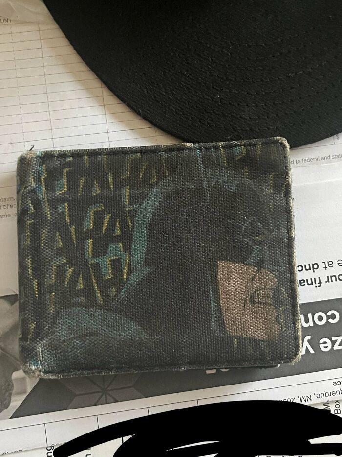 I Gave My Dad A Batman Wallet When I Was 4 And He’s Still Rocking It 10 Years Later