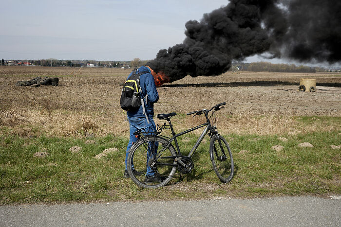 65 Street Photos That Nailed the Perfect Coincidence Moment