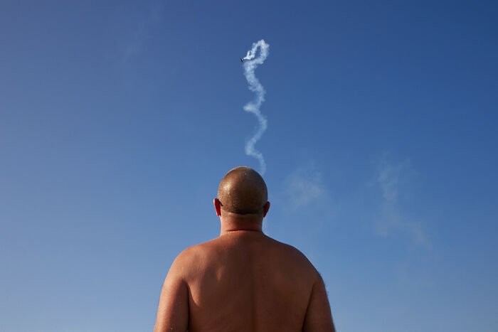 65 Street Photos That Nailed the Perfect Coincidence Moment