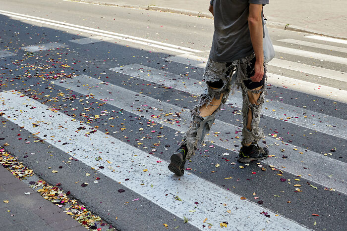 65 Street Photos That Nailed the Perfect Coincidence Moment