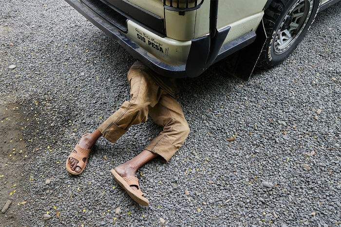 65 Street Photos That Nailed the Perfect Coincidence Moment