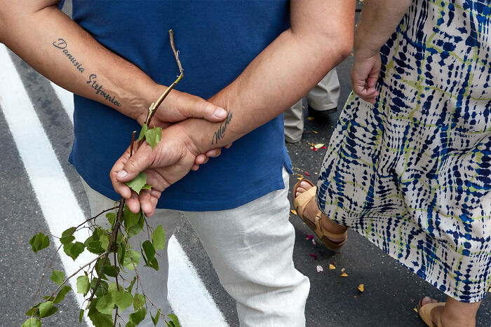 65 Street Photos That Nailed the Perfect Coincidence Moment