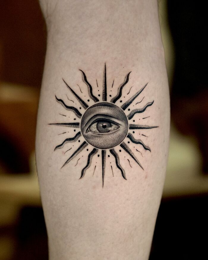 Sun Rays With A Wise Eye