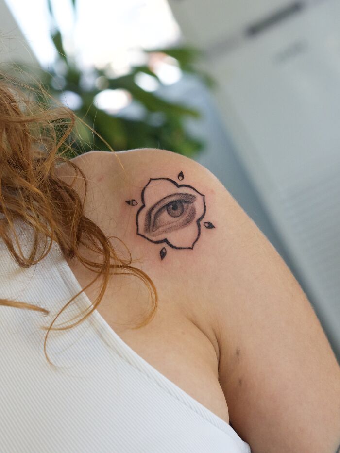 Shoulder Guardian Eye