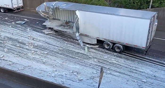 Alfredo Sauce Spill: Truck Crash Turned Cheesy Disaster (I-55)
