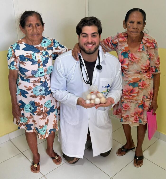 Pay With Kindness: Doctor Who Accepts Gifts, Not Cash