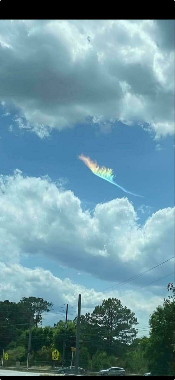 Mom Sent Me This Pic and Claimed It’s a Magic Dragon—Weather’s Got a Sense of Humor