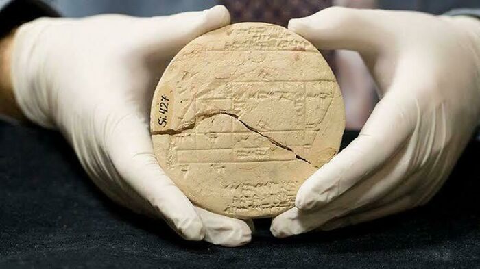3,700-Year-Old Clay Tablet With Geometry That’s Like a Time-Travel Math Class