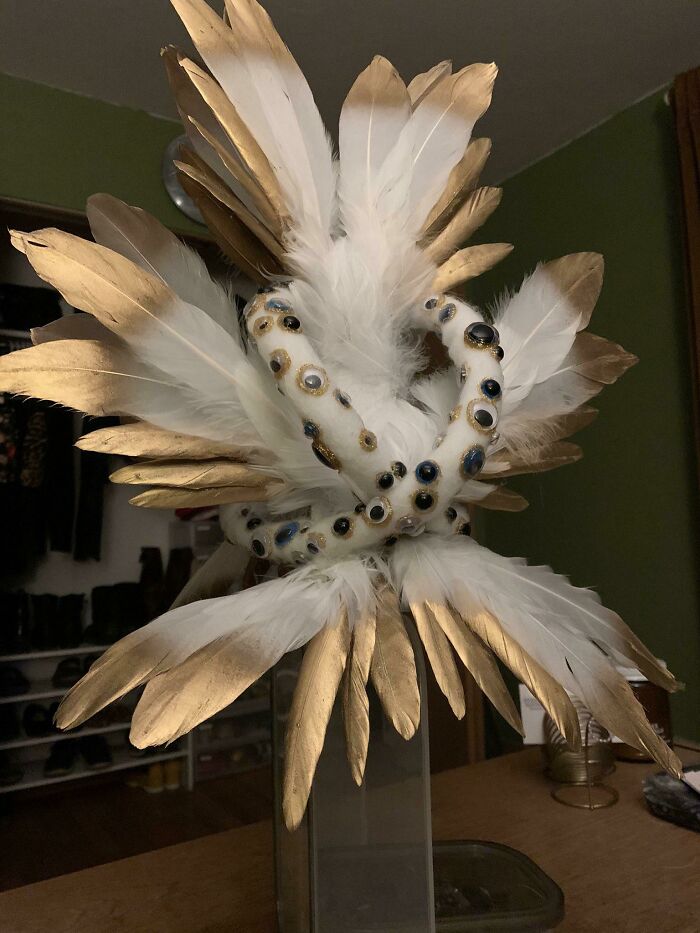 A Christmas Tree Angel Straight Out of a Biblical Story—No Holiday Cheesy Stuff