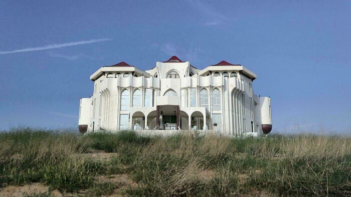Whoops! $130 Million Palace Abandoned After One Night Because of a ‘Powerful Jinn’