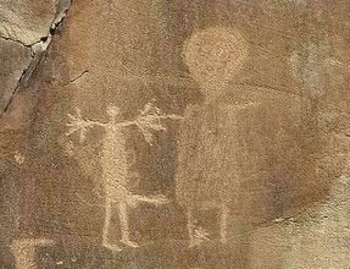 Wyoming’s Legend Rock Petroglyph Shows an Alien Greys Figure Next to a Man