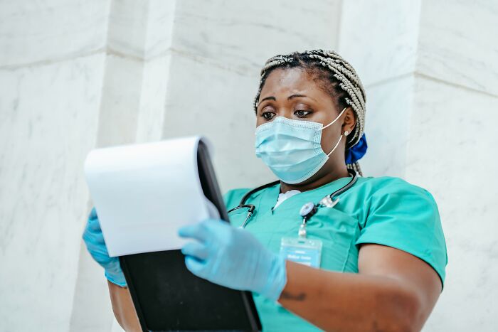 The Craziest Chart Notes Medical Pros Swear They’ve Seen (And You’ll Laugh, Too)