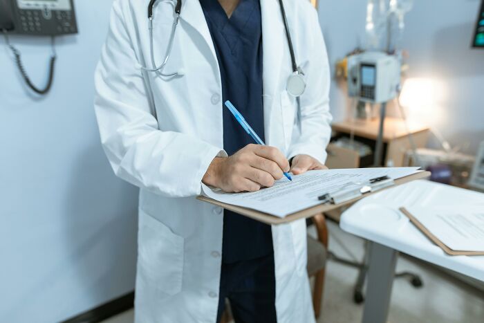 The Craziest Chart Notes Medical Pros Swear They’ve Seen (And You’ll Laugh, Too)