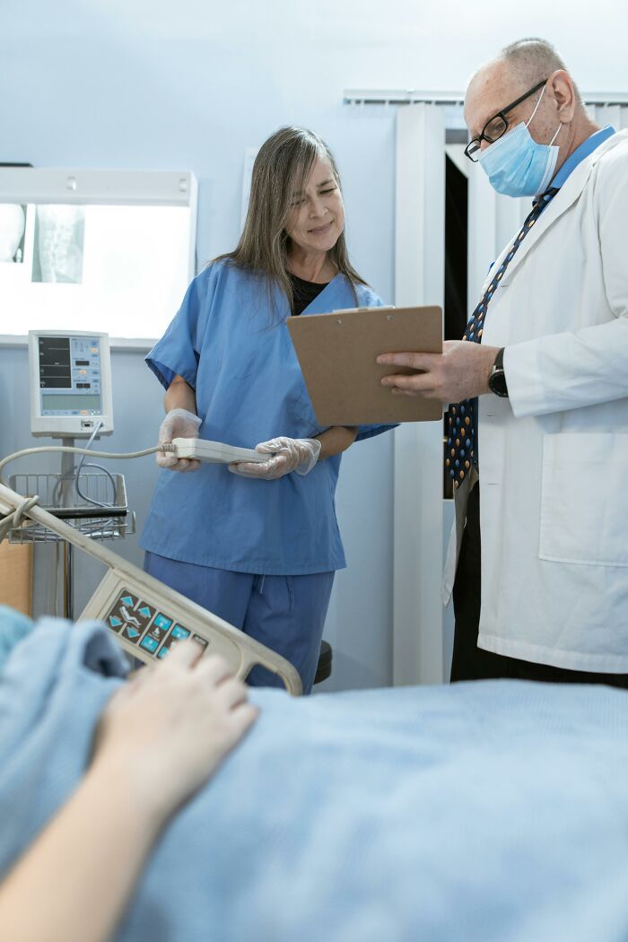 The Craziest Chart Notes Medical Pros Swear They’ve Seen (And You’ll Laugh, Too)