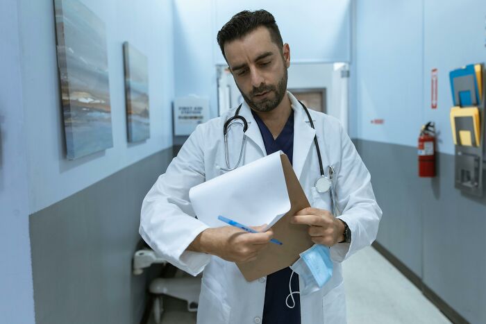 The Craziest Chart Notes Medical Pros Swear They’ve Seen (And You’ll Laugh, Too)