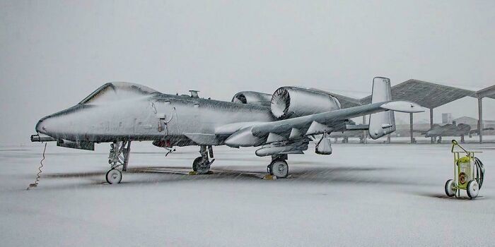 Snow Made This Warplane Look Like a Sketch