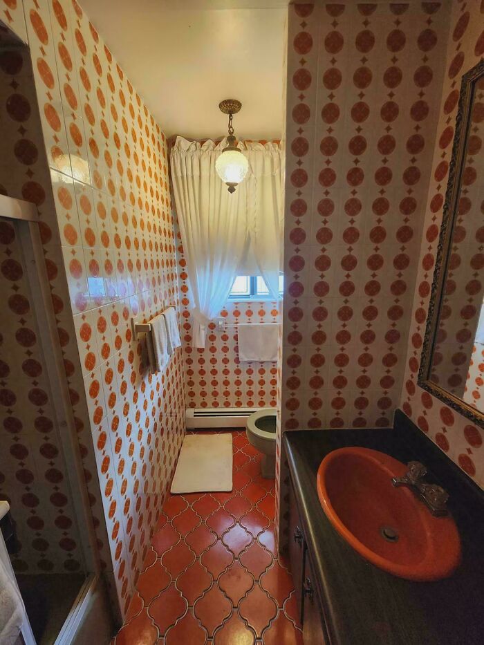 Grandparents' Bathroom Frozen in Time, Circa 1974