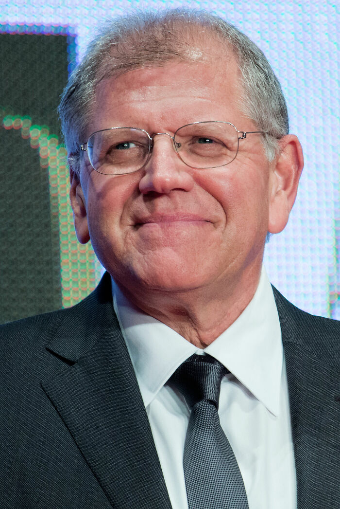 Robert Zemeckis: The Film Wizard and Pilot, 74