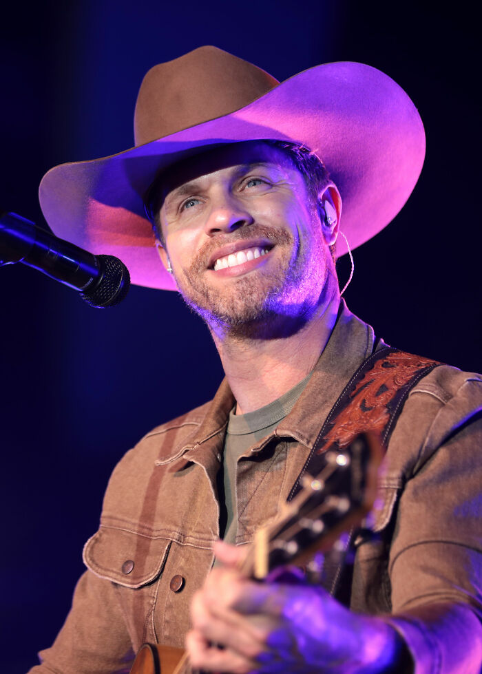 Dustin Lynch: Country Star With a Science Twist, 41