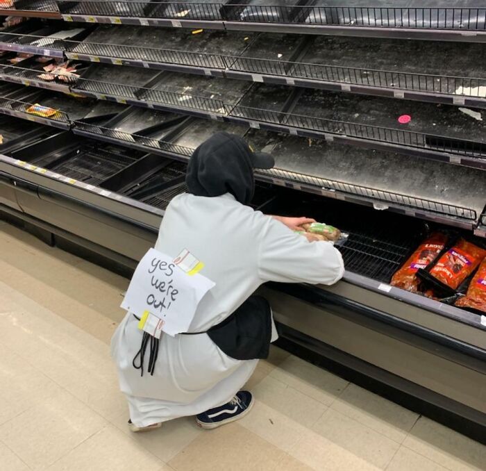 Worker Humor: This Guy Taped A Hilarious Sign On His Back While Restocking
