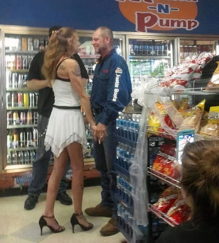 Couple Who Got Hitched In A Convenience Store—Why Not?