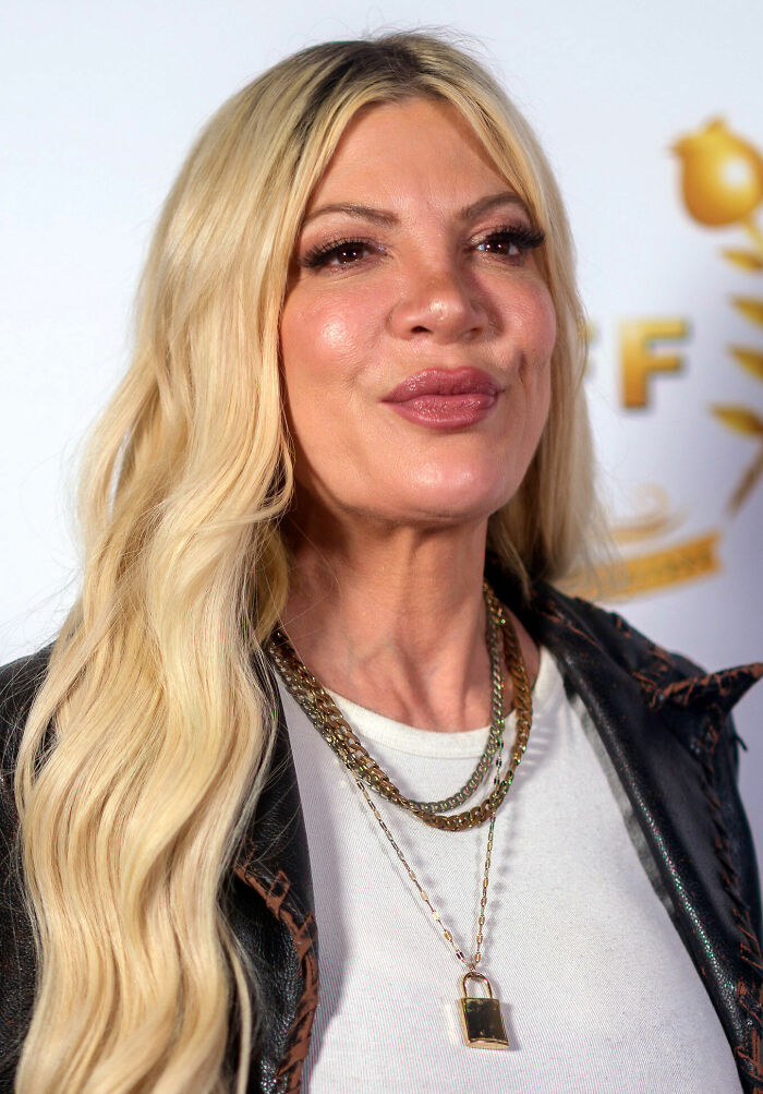 Tori Spelling: TV Star & Bestseller, 53