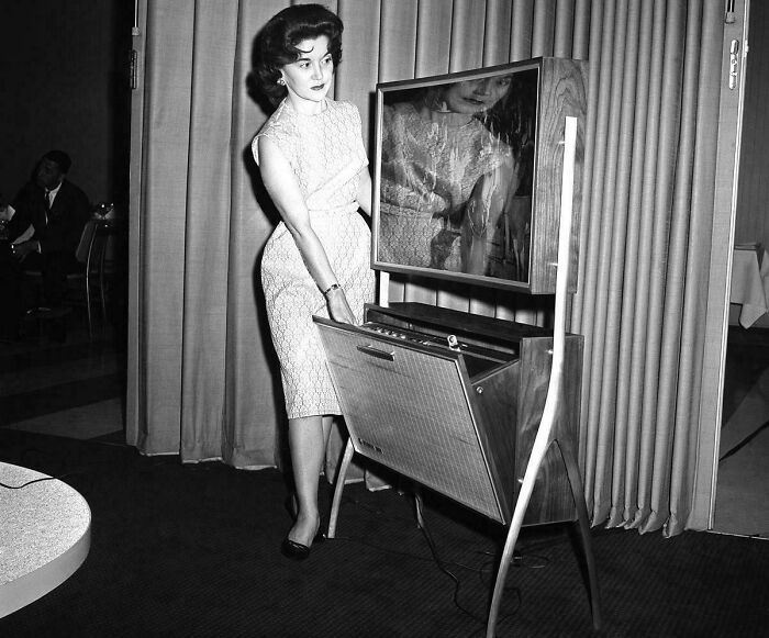 Blast From The Future! 103 Wild and Wacky Retro Predictions That Were Hits or Total Misses