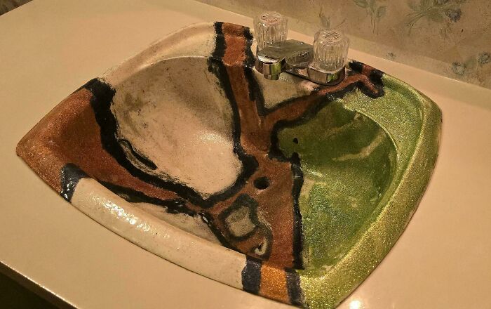 Sink or Sandpaper? Glittery And Gritty Nightmare