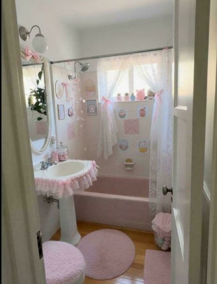 Performative ‘Cute’ Bathroom That Screams Dusty