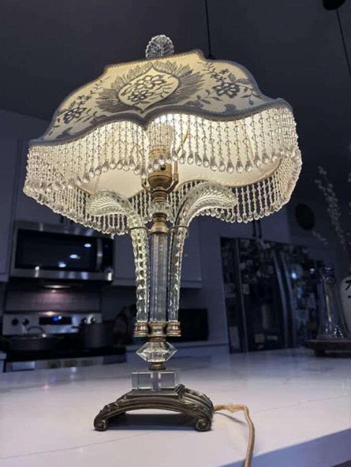 85 Antique Lamps That Are Total Showstoppers (You’ll Want One ASAP)