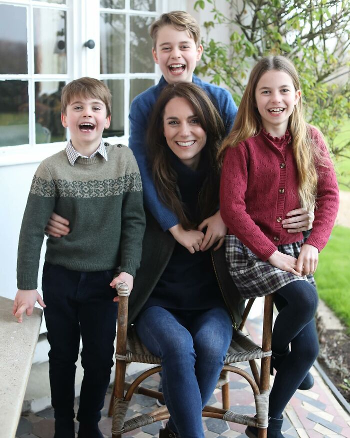 Princess Kate’s Photoshopped Family Pic Goes Slightly Wrong