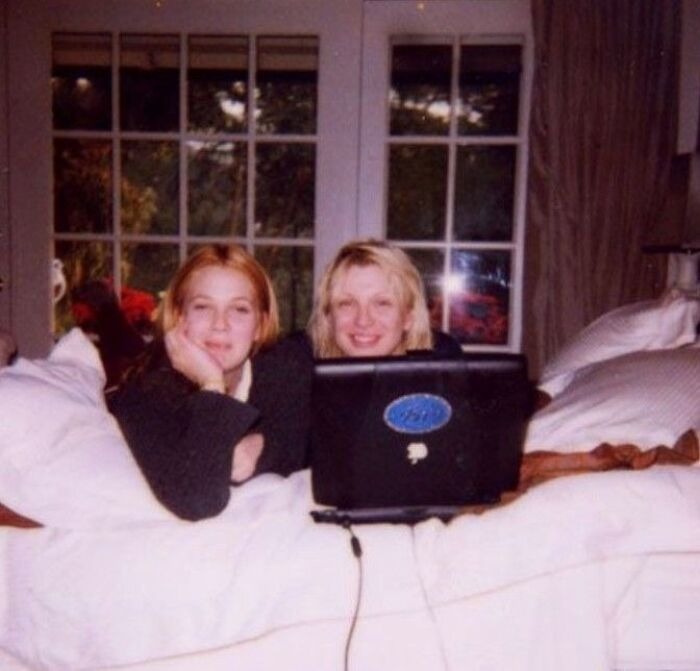 Courtney Love & Drew Barrymore: Meeting in the Bathroom and Hitting It Off