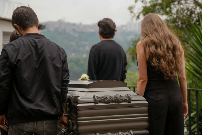 Funniest, Wildest Funeral Stories That'll Make You Go "Wait, What?!"