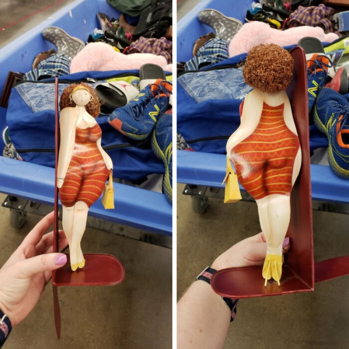 The 65 Weirdest Garage Sale Finds That’ll Make You Do A Double Take