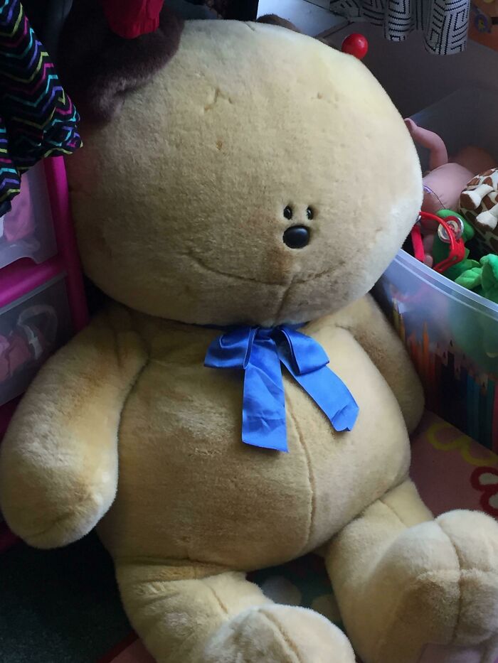 The 65 Weirdest Garage Sale Finds That’ll Make You Do A Double Take