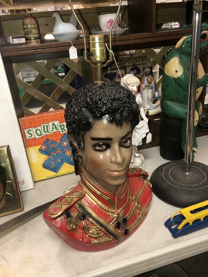 The 65 Weirdest Garage Sale Finds That’ll Make You Do A Double Take