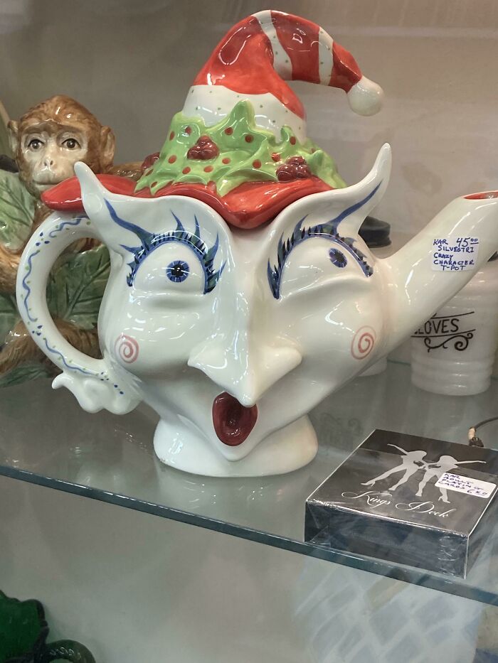 The 65 Weirdest Garage Sale Finds That’ll Make You Do A Double Take